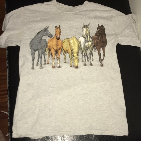 Gildan Tops - 3/$20 🌼 Horse Butts Tee